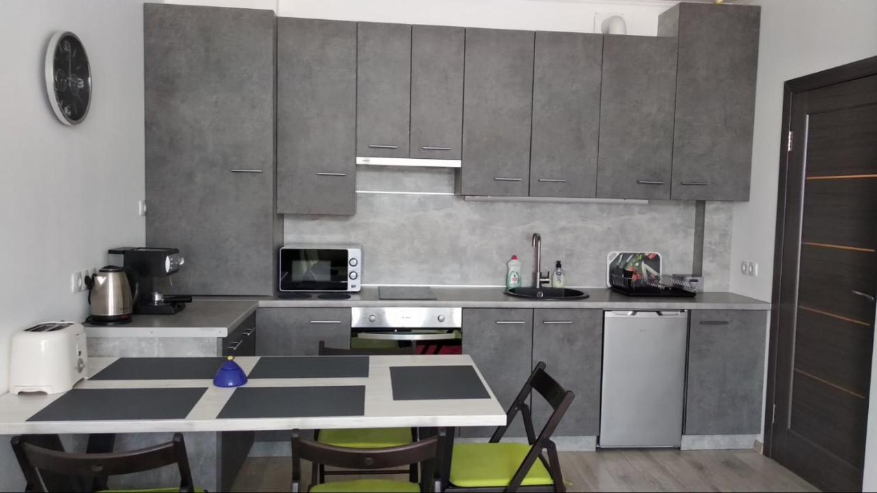 Fly Up Apartment