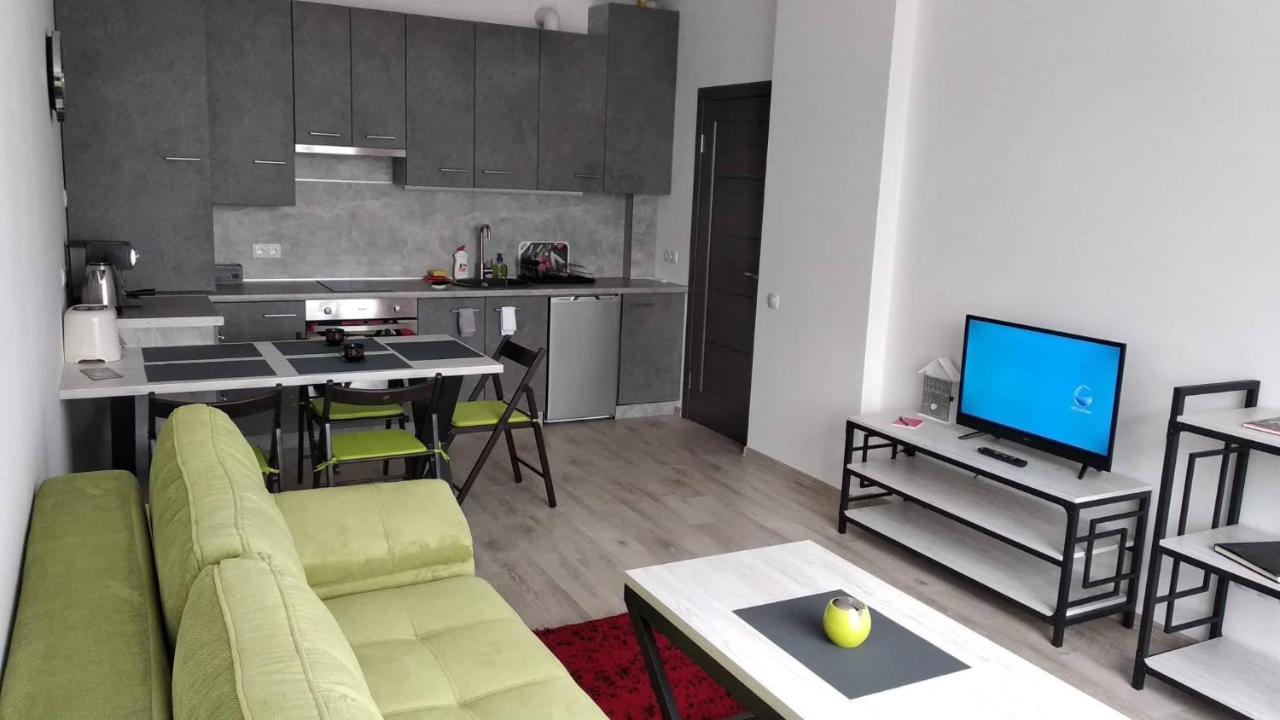 Apartment Fly Up *